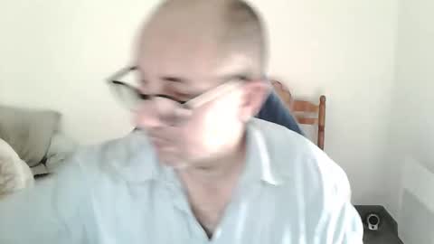 Snapshot of mat11efou chatting on 12-21-25, 01:18 mat11efou online show from 12-21-25, 01:18