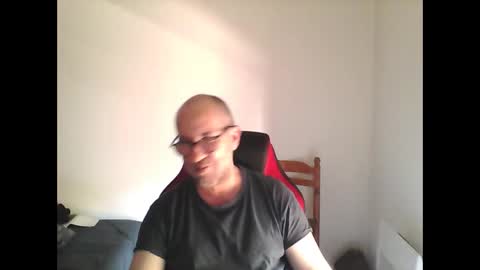 Snapshot of mat11efou chatting on 04-14-26, 12:22 mat11efou online show from 04-14-26, 12:22