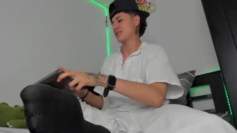 mateo_escobar online show from 11-22-25, 02:10