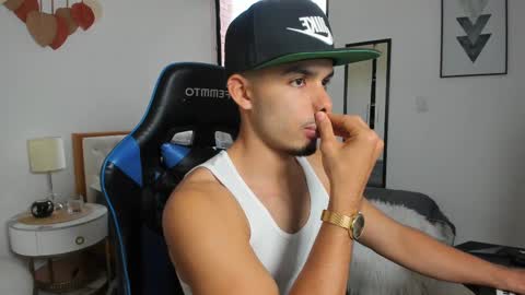 Snapshot of mateoleone chatting on 10-18-25, 07:47 Matt online show from 10-18-25, 07:47