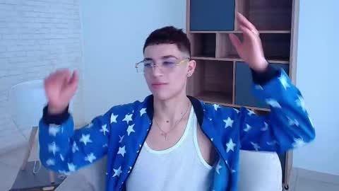 Snapshot of matheomontclair chatting on 10-16-25, 08:43 Matheo Montclair online show from 10-16-25, 08:43