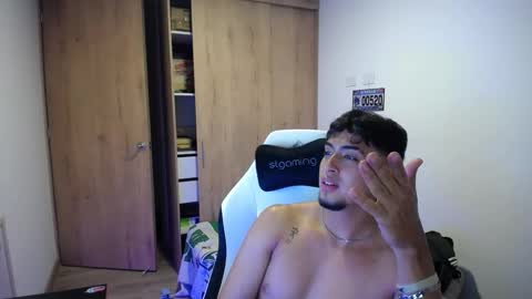 Snapshot of matias_bianco01 chatting on 09-12-25, 05:51 matias online show from 09-12-25, 05:51