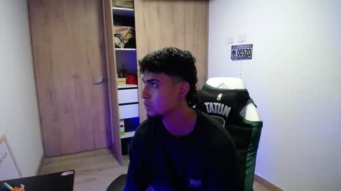 Snapshot of matias_bianco01 chatting on 09-24-25, 04:49 matias online show from 09-24-25, 04:49