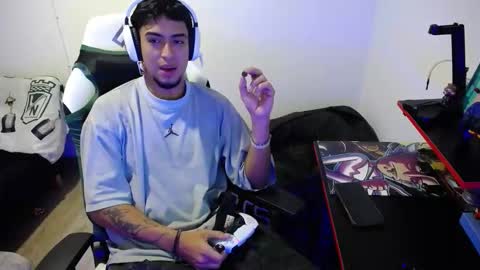 Snapshot of matias_bianco01 chatting on 10-07-25, 03:04 matias online show from 10-07-25, 03:04