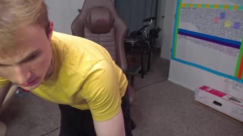 Snapshot of mattcashxxx chatting on 12-18-24, 02:10 Matt Cash online show from 12-18-24, 02:10