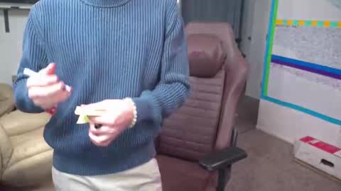 Snapshot of mattcashxxx chatting on 12-20-24, 02:08 Matt Cash online show from 12-20-24, 02:08