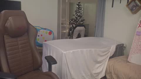 Snapshot of mattcashxxx chatting on 12-04-25, 02:10 Matt Cash online show from 12-04-25, 02:10