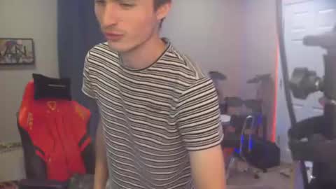 Snapshot of mattcashxxx chatting on 06-25-26, 01:16 Matt Cash online show from 06-25-26, 01:16