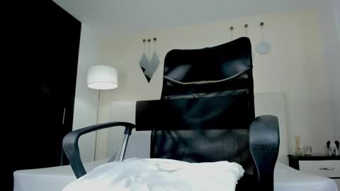 Snapshot of mattdevon chatting on 12-14-25, 05:07 Matt online show from 12-14-25, 05:07