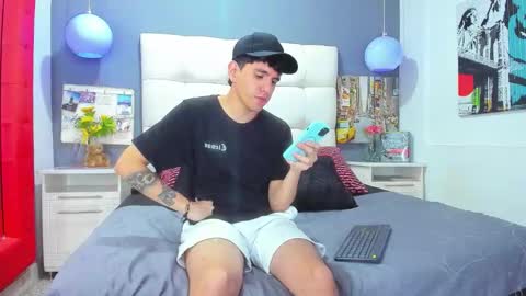 Snapshot of matteo12_ chatting on 10-26-25, 05:02 ---Matteo--- online show from 10-26-25, 05:02