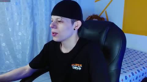 Snapshot of matthewboy_ chatting on 12-21-24, 05:25 MatthewBoy online show from 12-21-24, 05:25