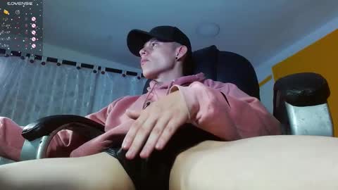 Snapshot of matthewboy_ chatting on 02-14-25, 12:25 MatthewBoy online show from 02-14-25, 12:25