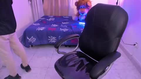 Snapshot of matthewboy_ chatting on 08-04-26, 06:49 MatthewBoy online show from 08-04-26, 06:49