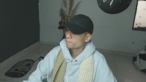 mattias     online show from 01-28-25, 07:32