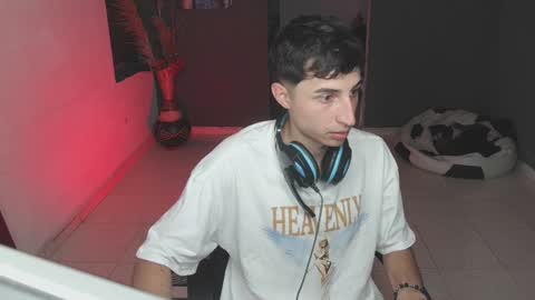 mattias     online show from 02-08-25, 12:28