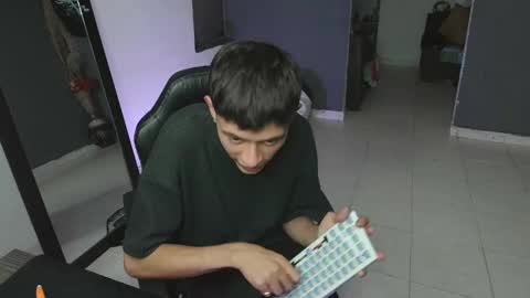 mattias     online show from 02-12-25, 08:50