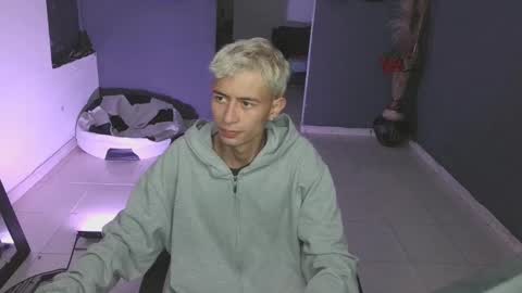 mattias     online show from 03-05-25, 02:57