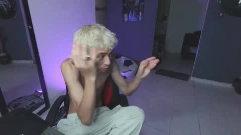 mattias     online show from 03-07-25, 03:49