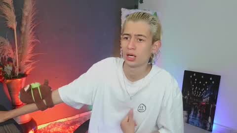 mattias     online show from 10-07-25, 03:14