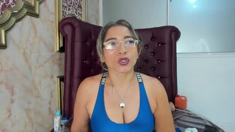 Snapshot of mature_bigass__ chatting on 01-15-25, 06:40 Maria online show from 01-15-25, 06:40