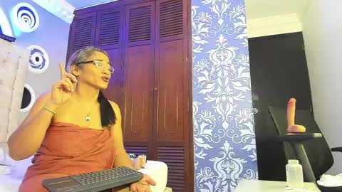 Snapshot of mature_bigass__ chatting on 03-04-25, 09:00 Maria online show from 03-04-25, 09:00