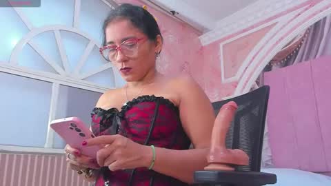 Snapshot of mature_bigass__ chatting on 11-25-25, 02:17 Maria online show from 11-25-25, 02:17