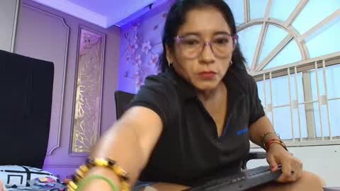 Snapshot of mature_bigass__ chatting on 12-18-25, 11:38 Maria online show from 12-18-25, 11:38
