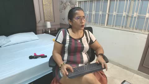 Snapshot of mature_bigass__ chatting on 01-12-26, 11:48 Maria online show from 01-12-26, 11:48