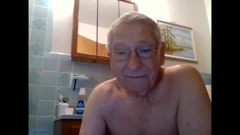 Snapshot of maturecouple1954 chatting on 09-18-25, 11:29 SXECPL55 at G mail Dot Com online show from 09-18-25, 11:29