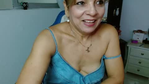 Snapshot of maturetigress4c chatting on 05-26-26, 03:52 Cecilia online show from 05-26-26, 03:52