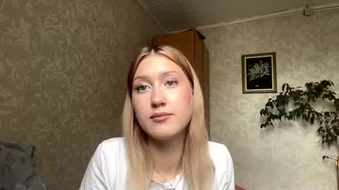 Mia online show from 07-14-26, 10:21