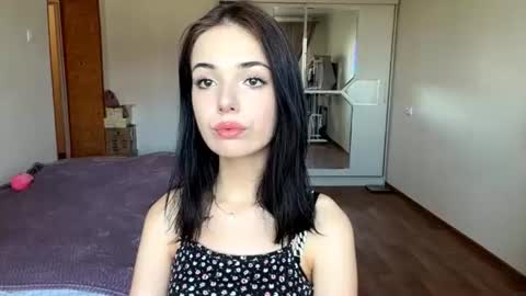 Snapshot of maudieyuan chatting on 06-22-26, 05:15 Lina online show from 06-22-26, 05:15