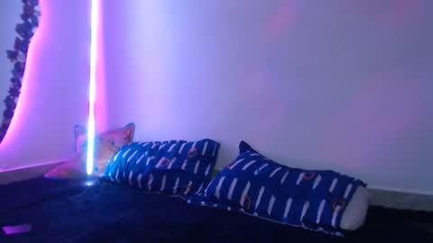 Snapshot of mauhype chatting on 02-10-26, 11:53 Mau and Lauren online show from 02-10-26, 11:53