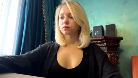 Snapshot of mauriceproenza chatting on 06-19-26, 07:34 Eva 1st day online show from 06-19-26, 07:34