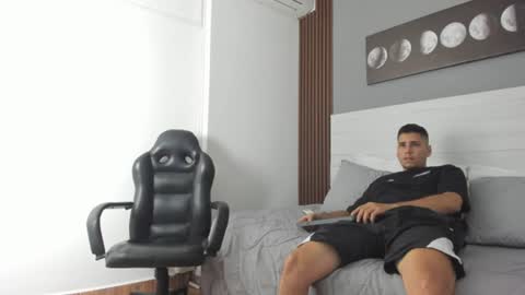 Snapshot of mauro_boy chatting on 06-25-26, 07:51 mauro_boy online show from 06-25-26, 07:51