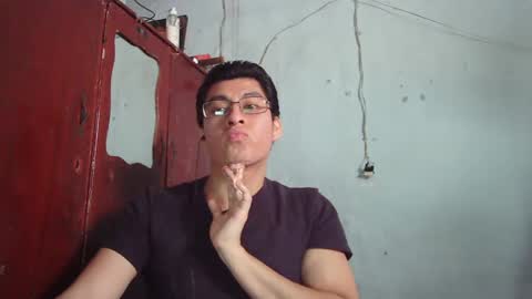 Snapshot of maurodirty chatting on 12-03-24, 06:49 Mauro online show from 12-03-24, 06:49