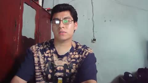 Snapshot of maurodirty chatting on 12-20-24, 08:12 Mauro online show from 12-20-24, 08:12