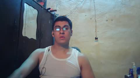 Snapshot of maurodirty chatting on 03-09-25, 07:01 Mauro online show from 03-09-25, 07:01