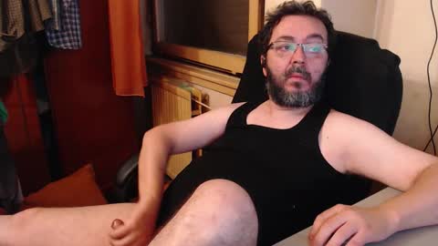 Snapshot of max818k chatting on 09-27-25, 10:37 Max online show from 09-27-25, 10:37