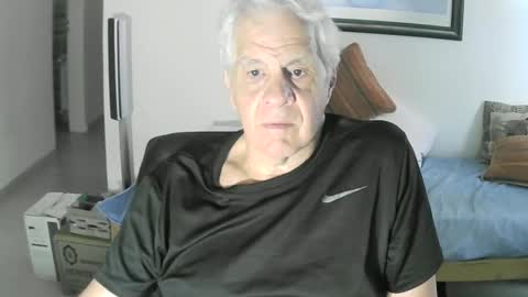 Snapshot of max_2017 chatting on 01-17-25, 11:40 max_2017 online show from 01-17-25, 11:40