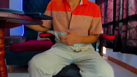 Snapshot of max_adoniss chatting on 12-30-24, 01:03 ig antonny x online show from 12-30-24, 01:03