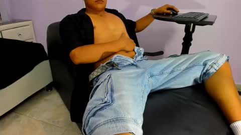 Snapshot of max_adoniss chatting on 09-29-25, 02:06 ig antonny x online show from 09-29-25, 02:06