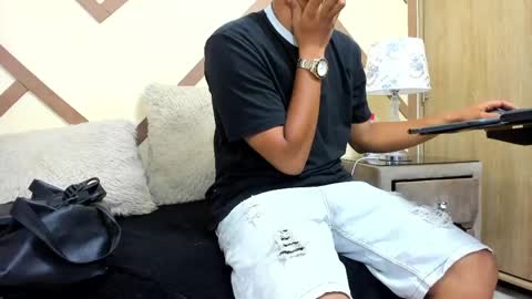Snapshot of max_adoniss chatting on 05-28-26, 12:13 ig antonny x online show from 05-28-26, 12:13