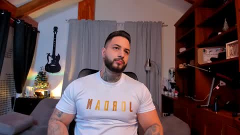 Snapshot of max_dic1 chatting on 01-13-25, 01:49 max D. online show from 01-13-25, 01:49