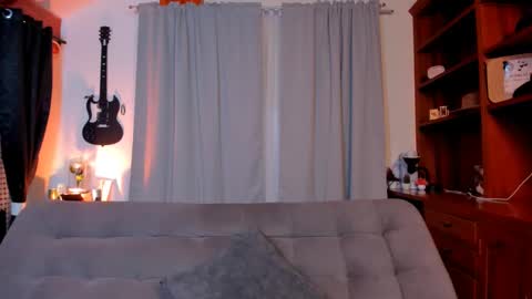 Snapshot of max_dic1 chatting on 01-30-25, 01:44 max D. online show from 01-30-25, 01:44