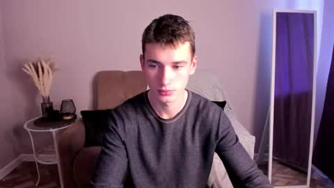 Snapshot of max_foks chatting on 09-24-25, 05:55 Max online show from 09-24-25, 05:55