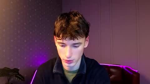 Snapshot of max_foks chatting on 12-23-25, 10:35 Max online show from 12-23-25, 10:35