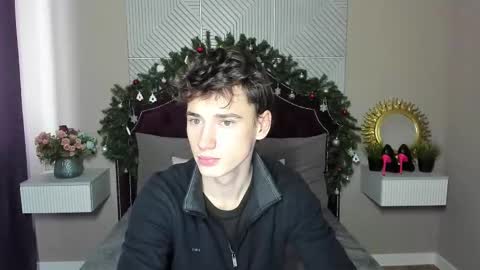 Snapshot of max_foks chatting on 01-08-26, 07:10 Max online show from 01-08-26, 07:10