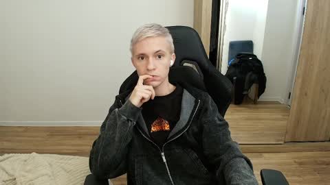 Max Gen with tats 24years  And Ethan without tats 20 years online show from 04-01-26, 06:38