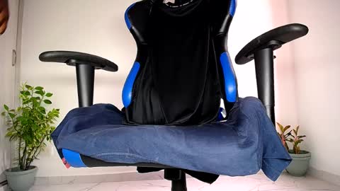 Snapshot of max_jones2 chatting on 07-12-26, 05:37 MAX online show from 07-12-26, 05:37